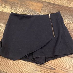 B original by shoe fly black zip up skort